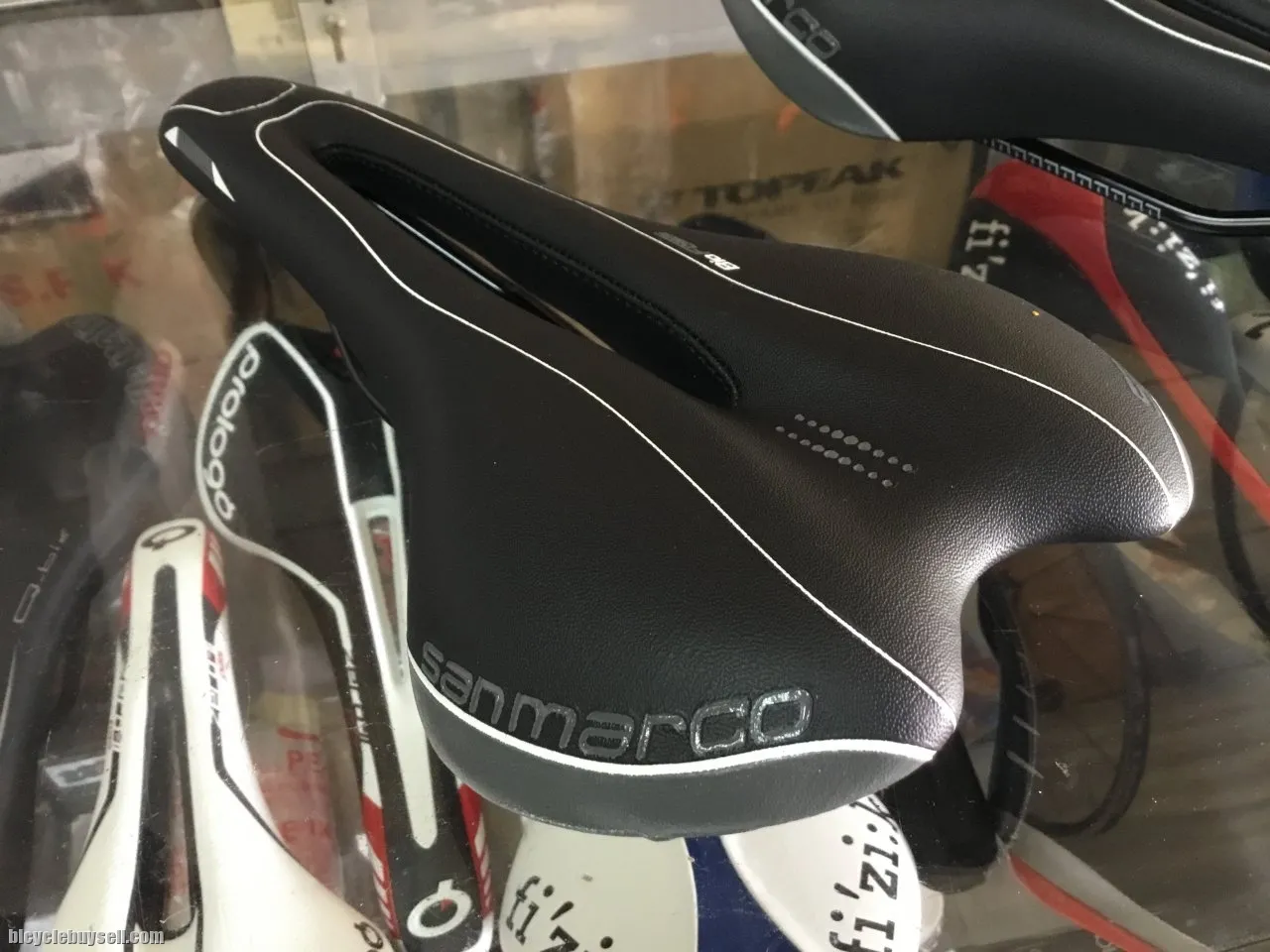 Selle San Marco Era Dynamic Narrow Saddles / Flow Design (free pos w.m)