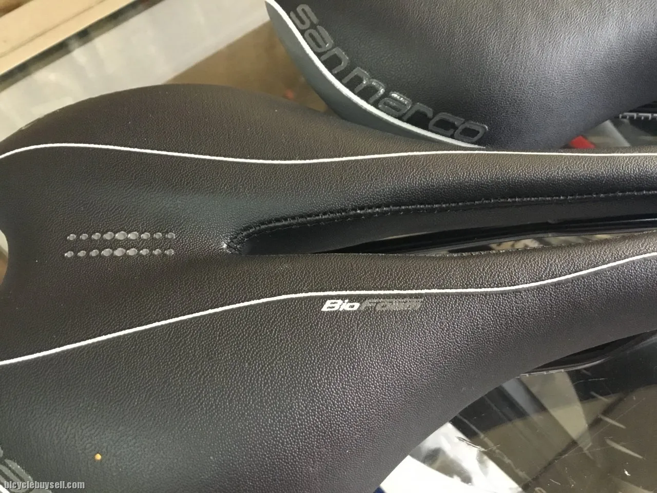 Selle San Marco Era Dynamic Narrow Saddles / Flow Design (free pos w.m)