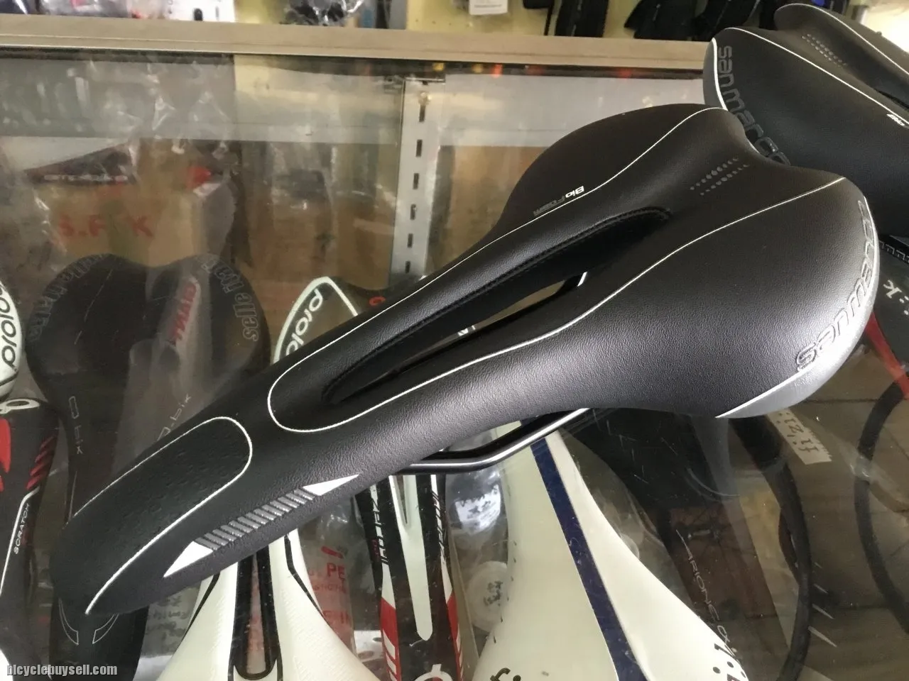 Selle San Marco Era Dynamic Narrow Saddles / Flow Design (free pos w.m)