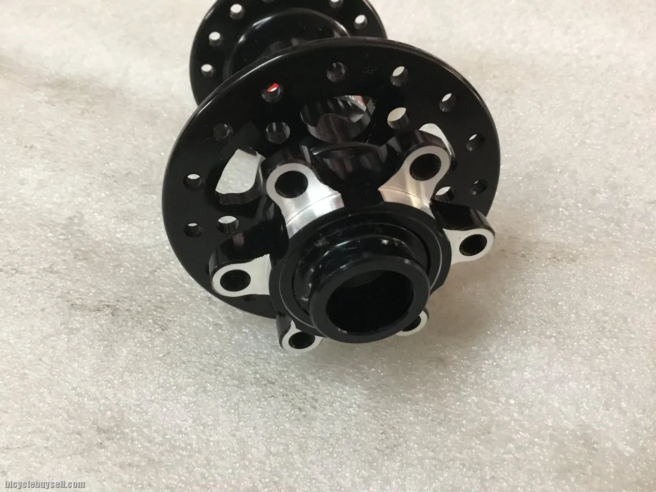 Novatec D811SB-15mm Thru Axle | Front Hub @ free pos