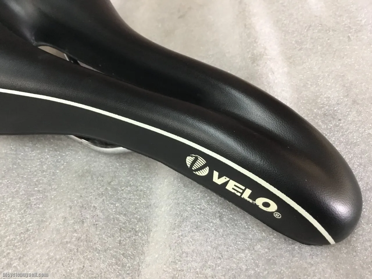 Velo 3147 Gel Made Saddle @ free pos