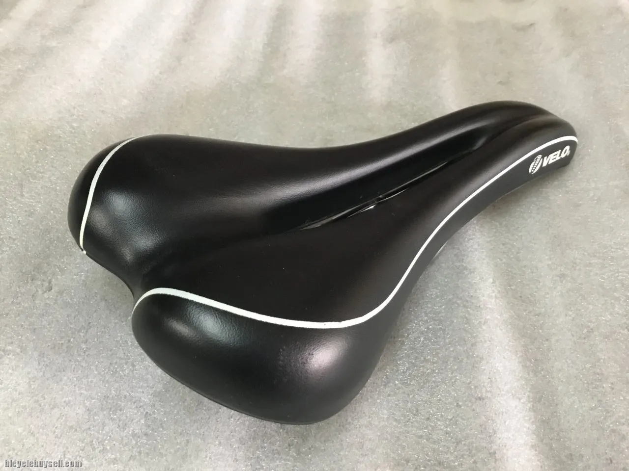 Velo 3147 Gel Made Saddle @ free pos