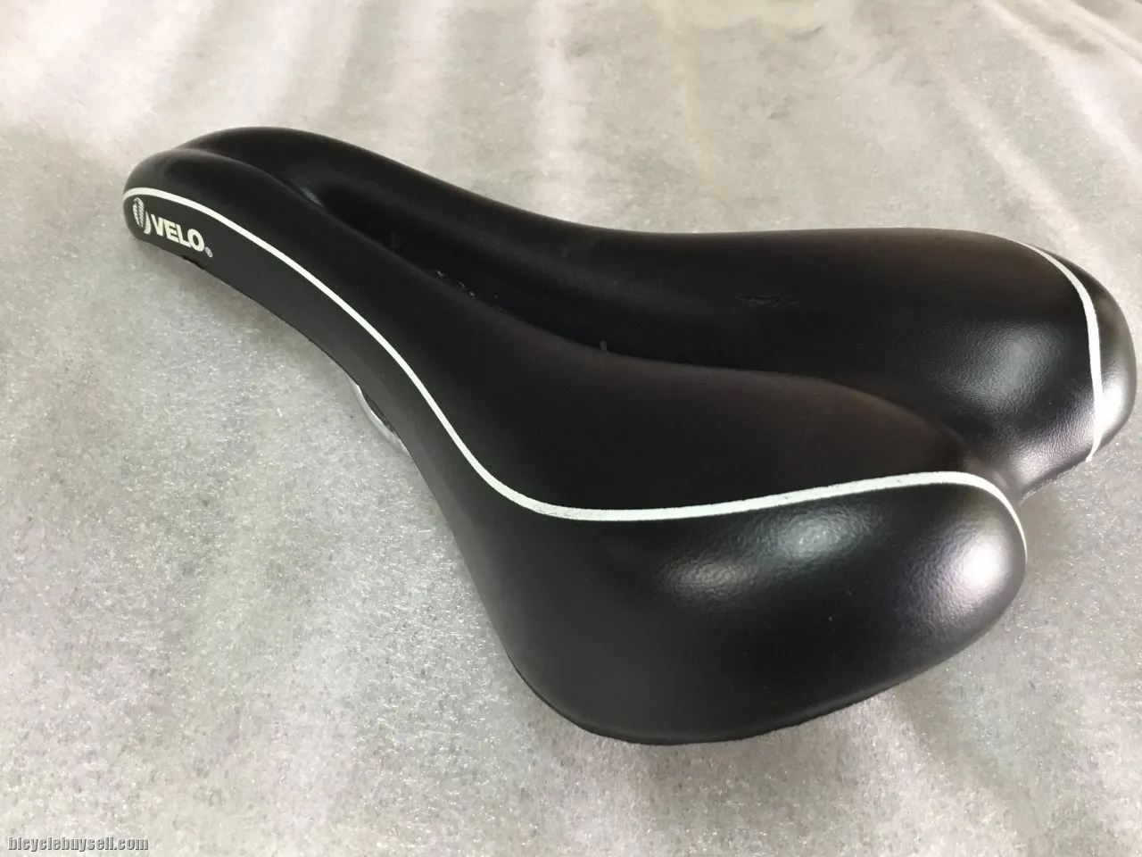 Velo 3147 Gel Made Saddle @ free pos