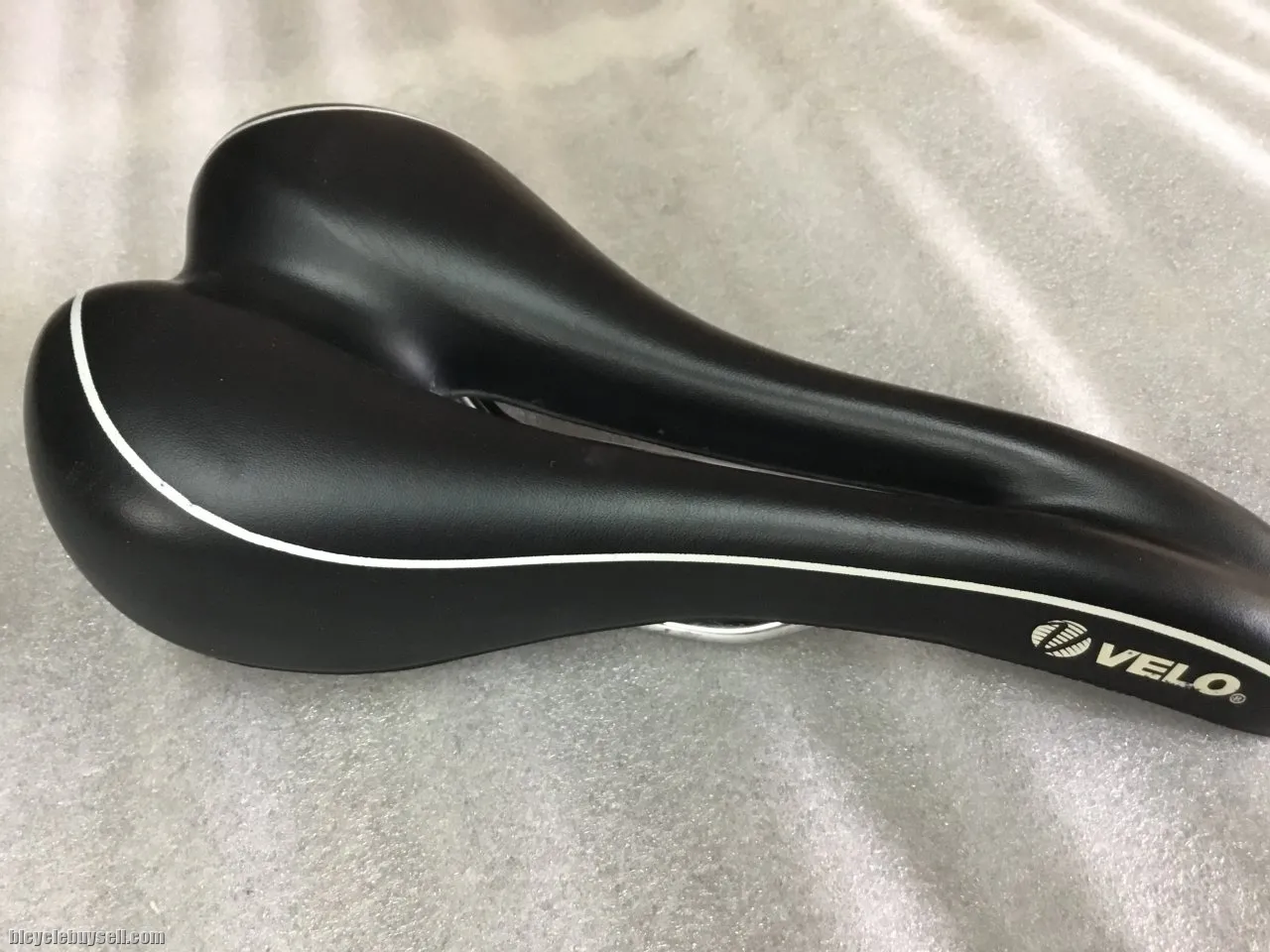 Velo 3147 Gel Made Saddle @ free pos