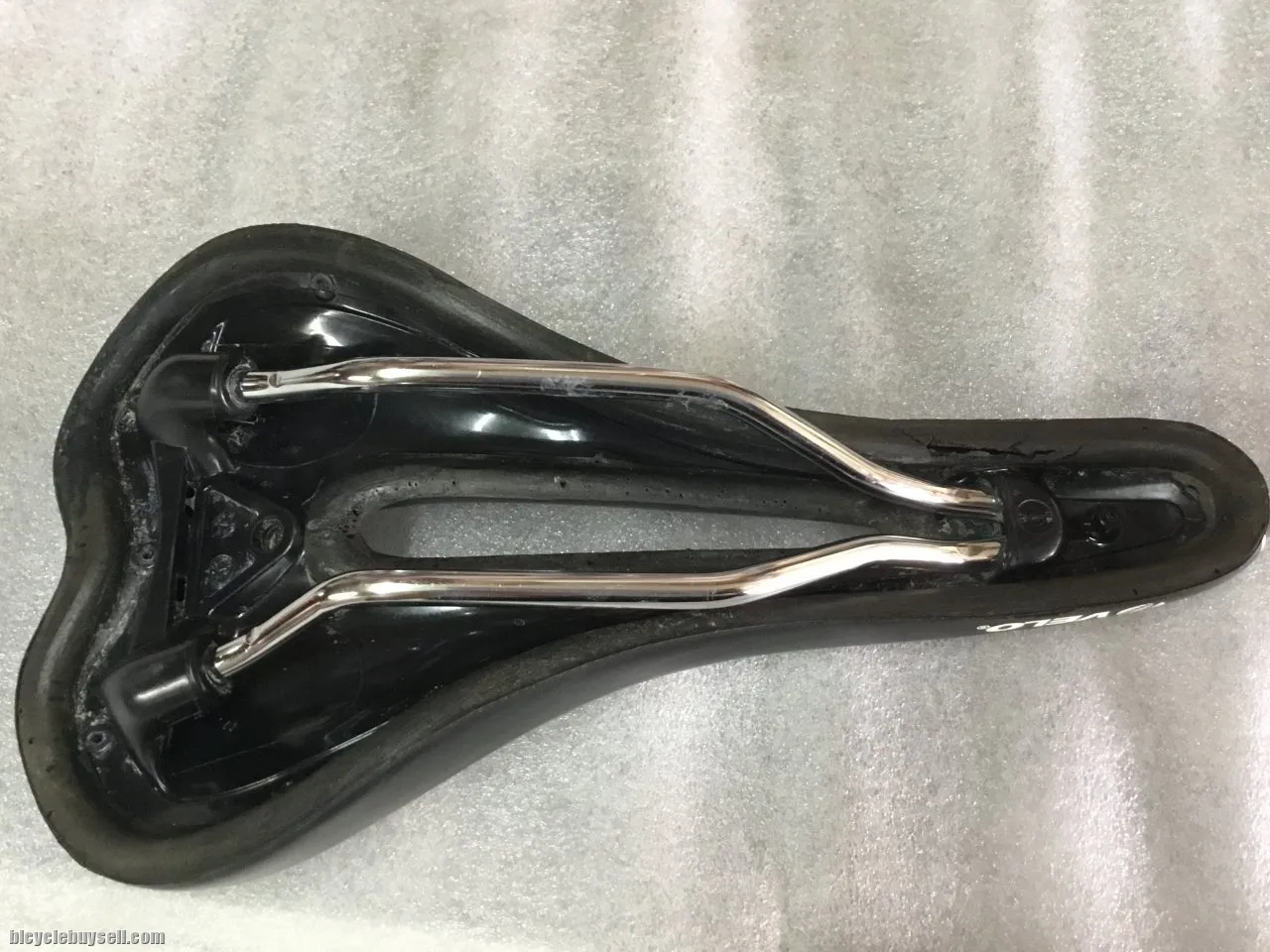 Velo 3147 Gel Made Saddle @ free pos