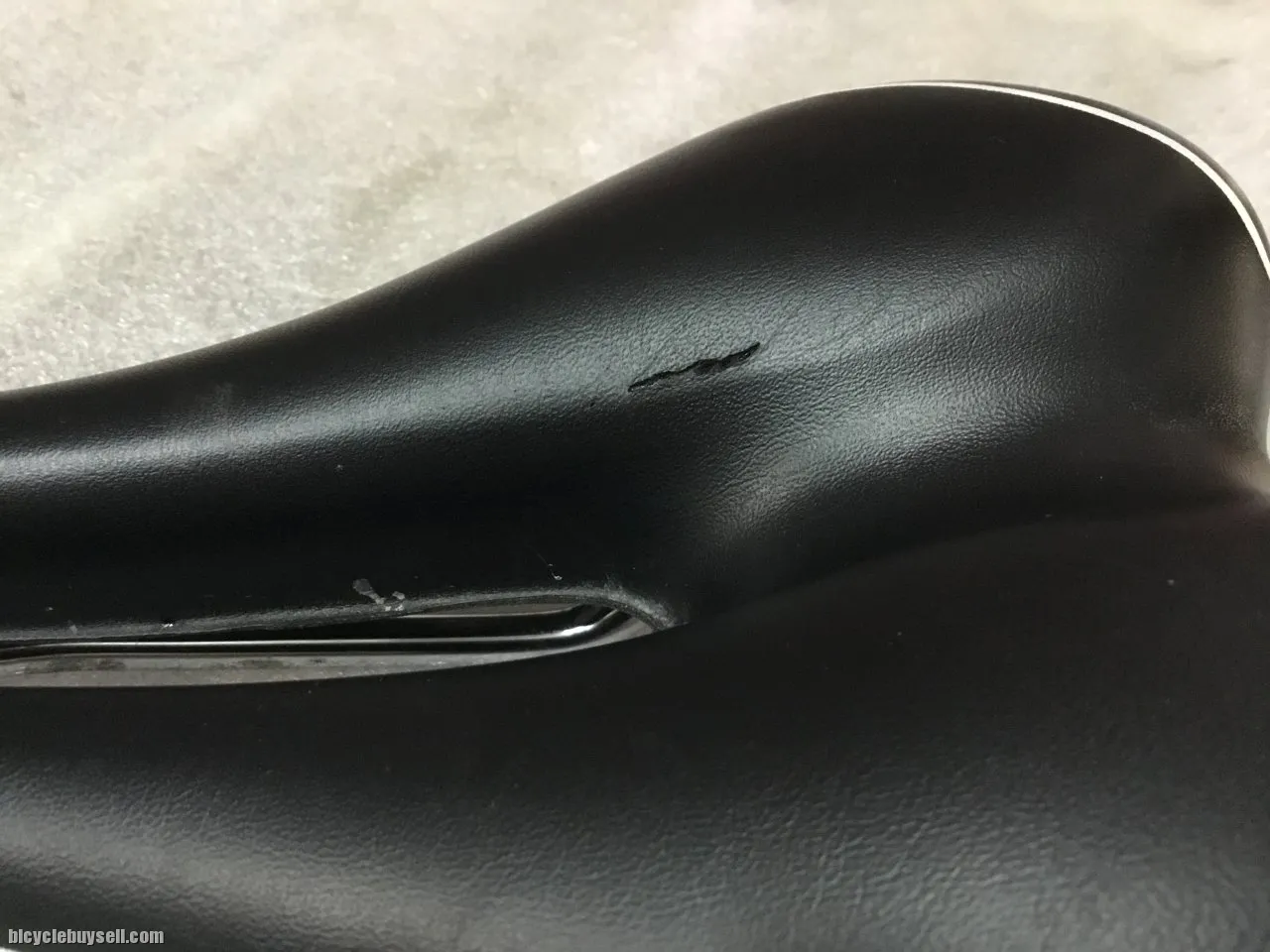 Velo 3147 Gel Made Saddle @ free pos