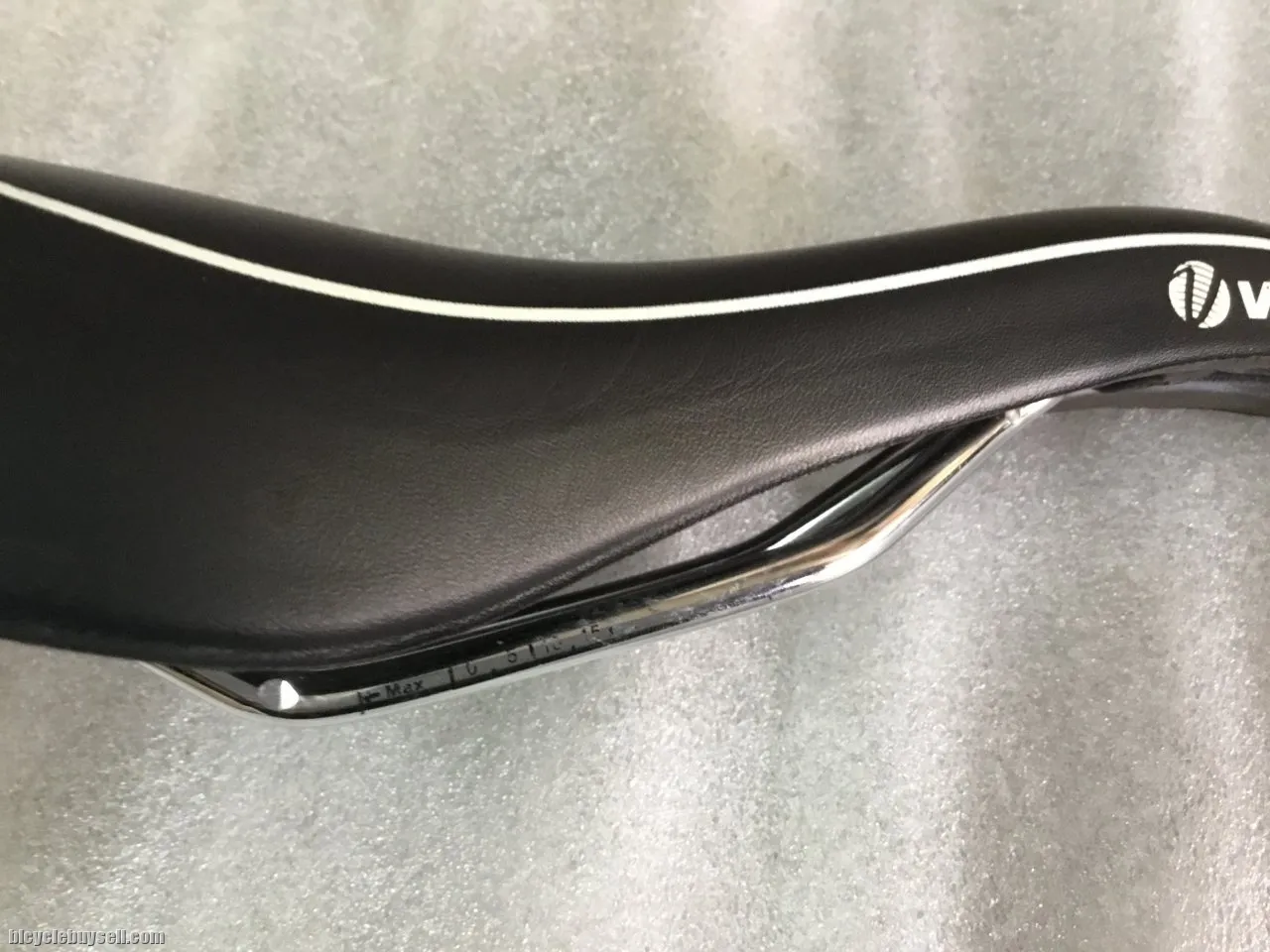 Velo 3147 Gel Made Saddle @ free pos