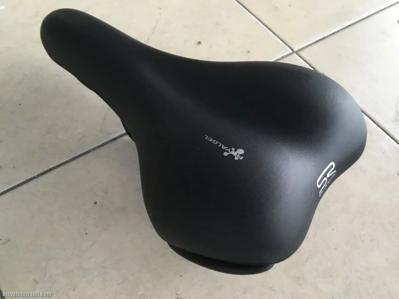 Selle Royal Classic Freeway RoyalGel Padding Fit â€” free courier