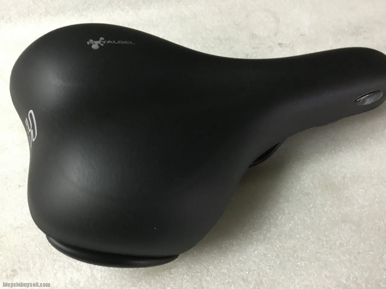 Selle Royal Saddles | RoyalGel Padding - Medium  @ free pos