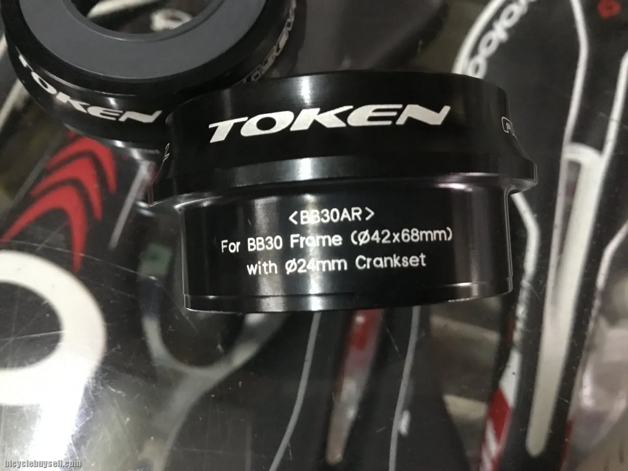 Token BB30 PressFit Convert 24mm Spindle/Shimano (free pos w.m)