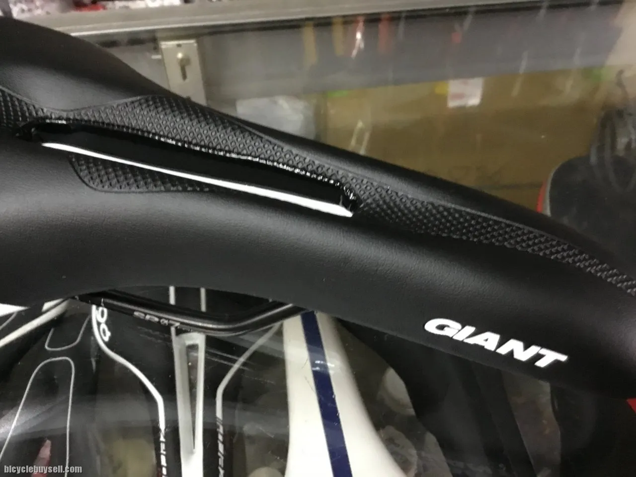 Giant SR Flow Design/Comfort Saddles (free pos w.m)