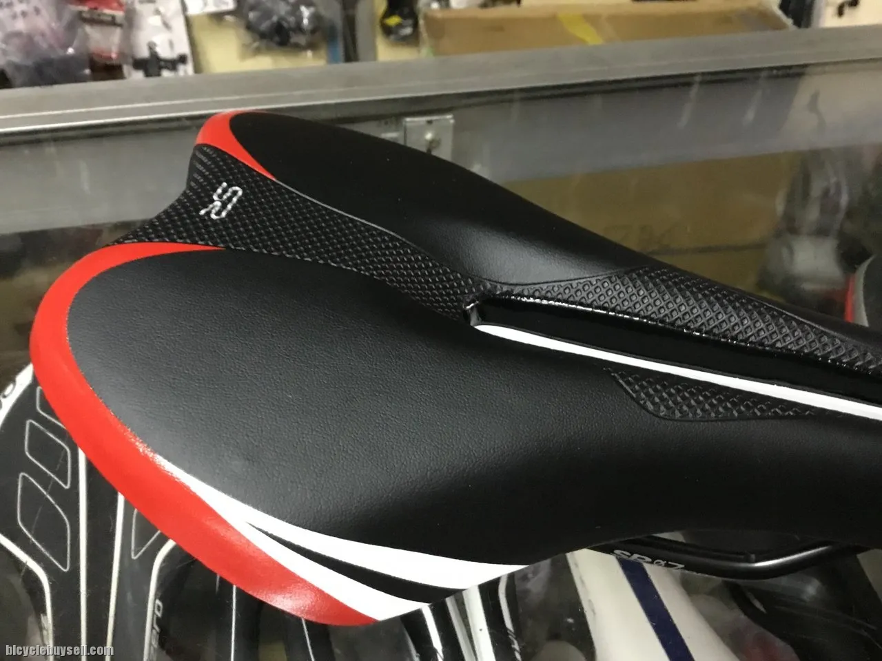 Giant SR Flow Design/Comfort Saddles (free pos w.m)