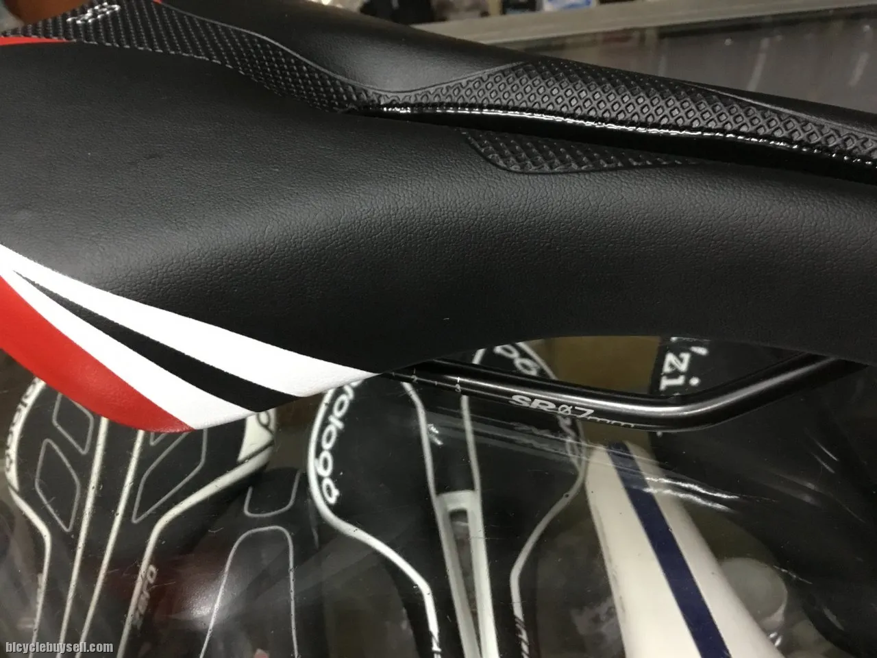 Giant SR Flow Design/Comfort Saddles (free pos w.m)