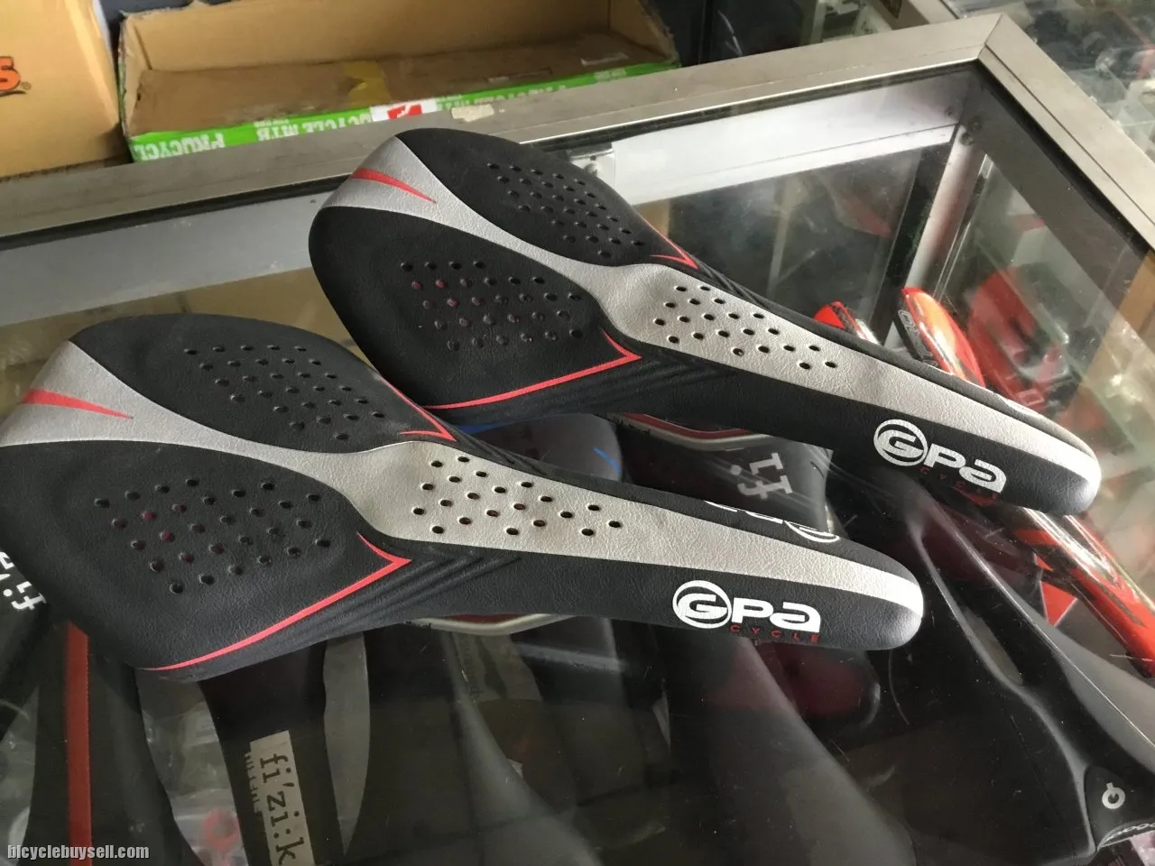 GPA Flow Comfort Performance Saddles  (free pos w.m)