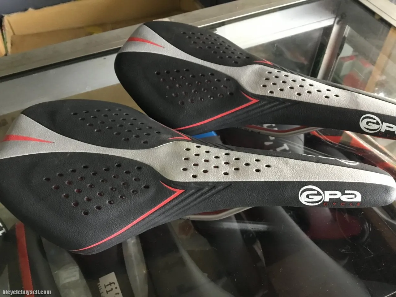 GPA Flow Comfort Performance Saddles  (free pos w.m)