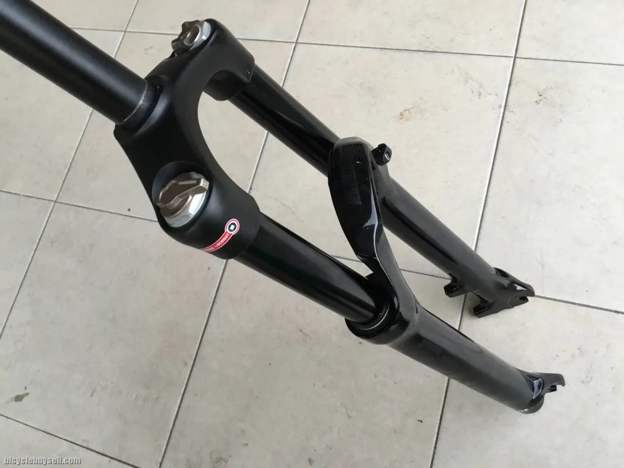 Epixon 27.5" Travel 140mm Fork / 9mm QR (Crown Remote) -- free courier
