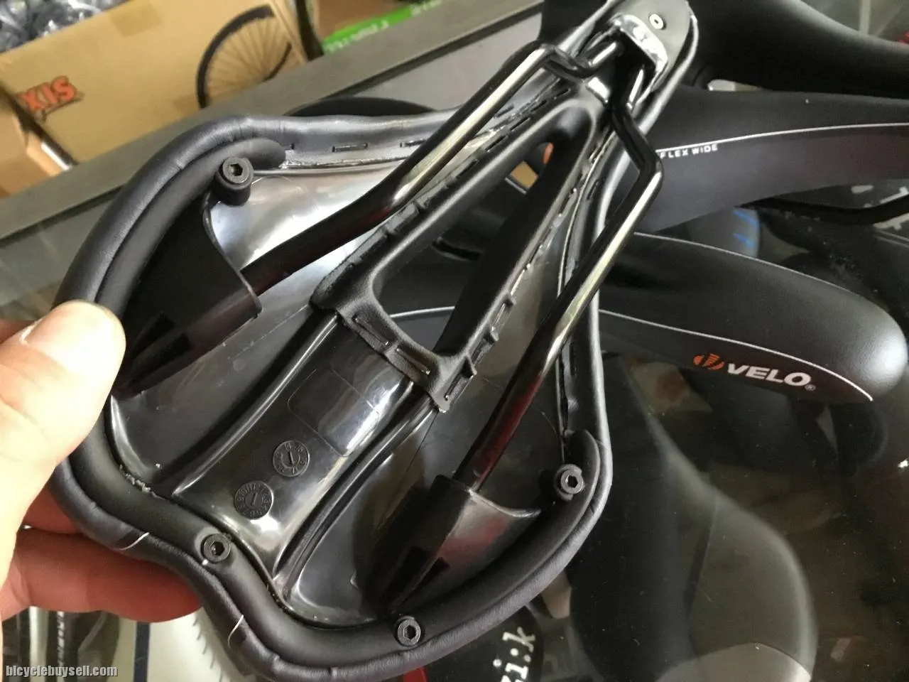 Velo Plush 2107 sport saddles (free pos w.m)