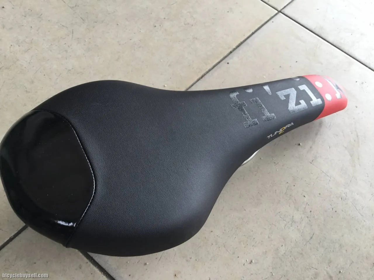 Fizik Tundra2 Pro Saddles - K:ium Rails - Handmade Italy -- free courier