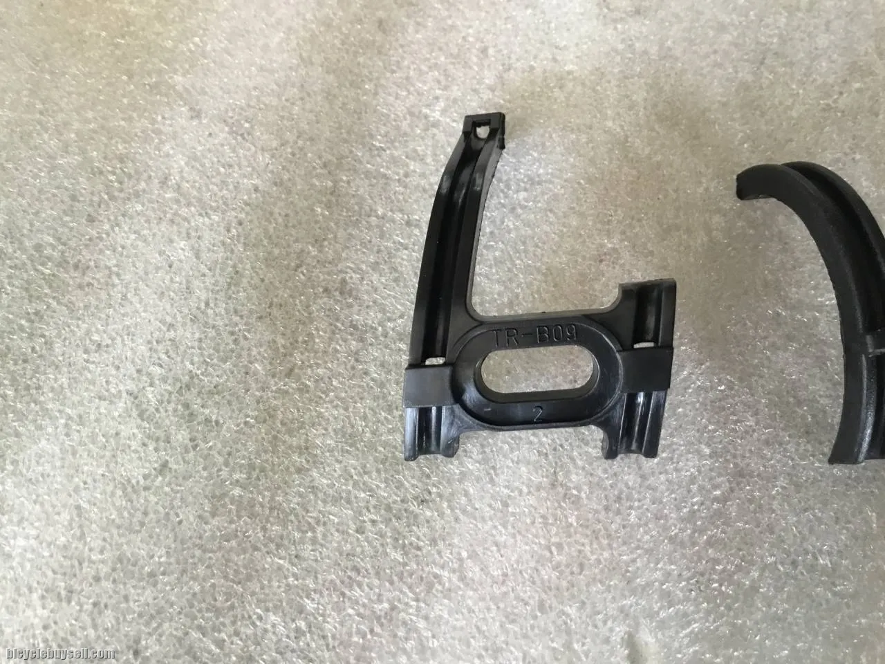 Frame Under Cable Bracket @ free pos