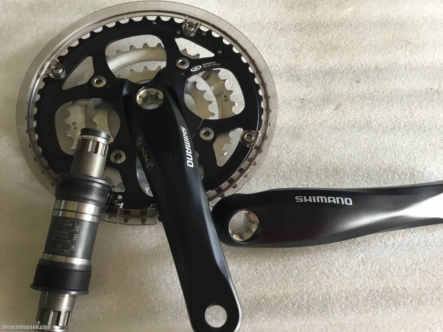 Shimano Octalink HalfHollow Crankset with BB | 26-36-48T @ free pos