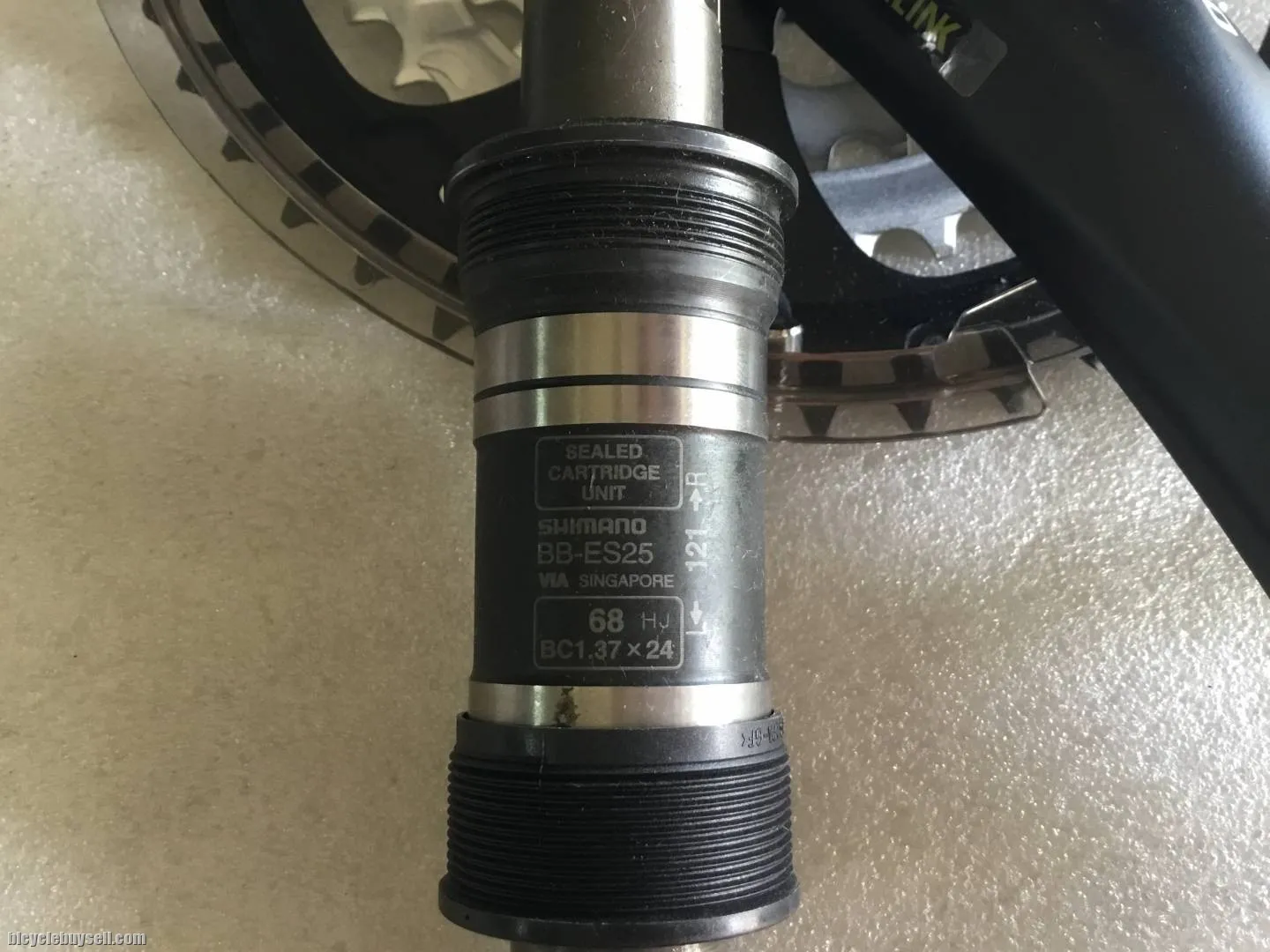 Shimano Octalink HalfHollow Crankset with BB | 26-36-48T @ free pos