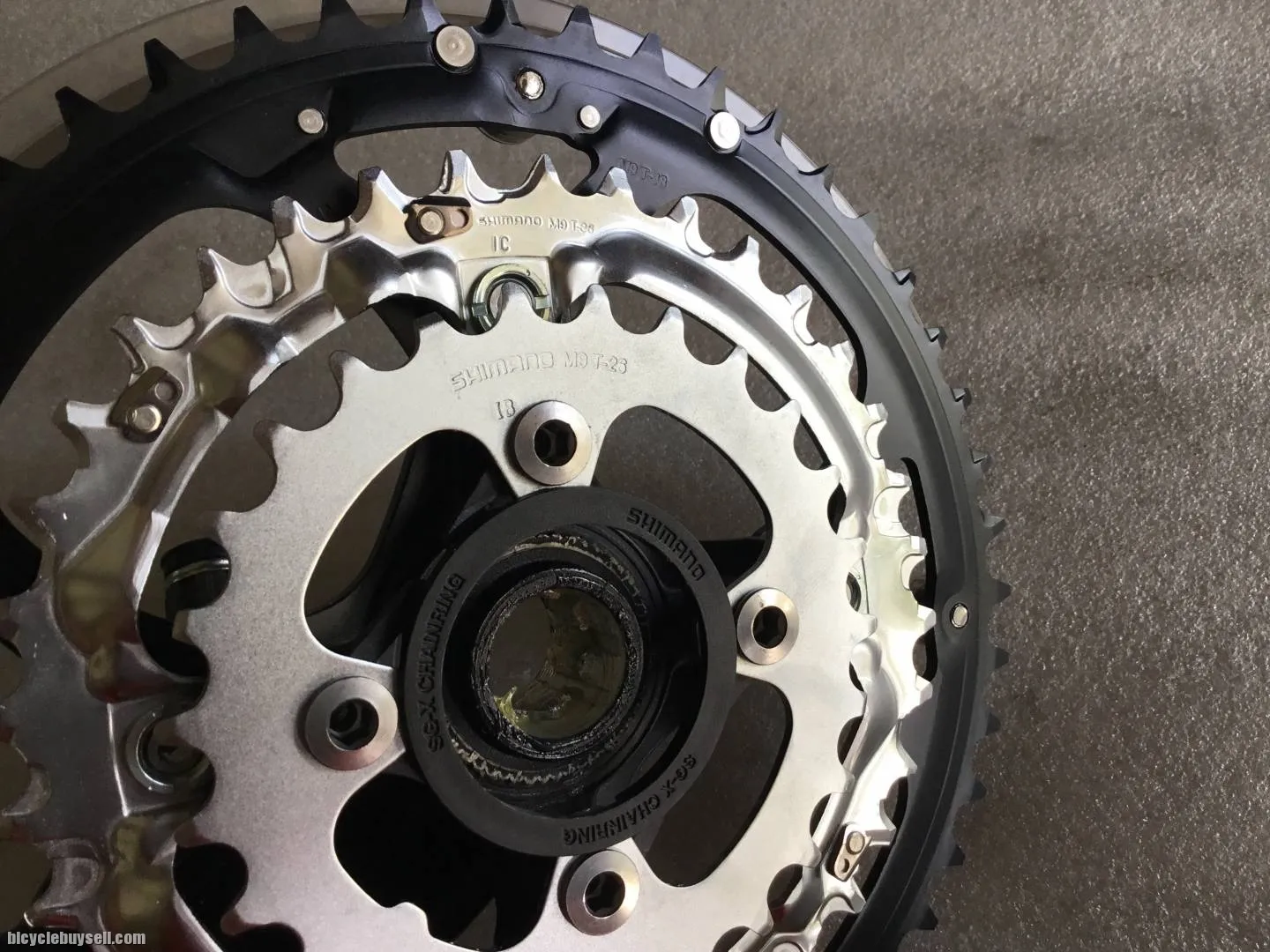 Shimano Octalink HalfHollow Crankset with BB | 26-36-48T @ free pos