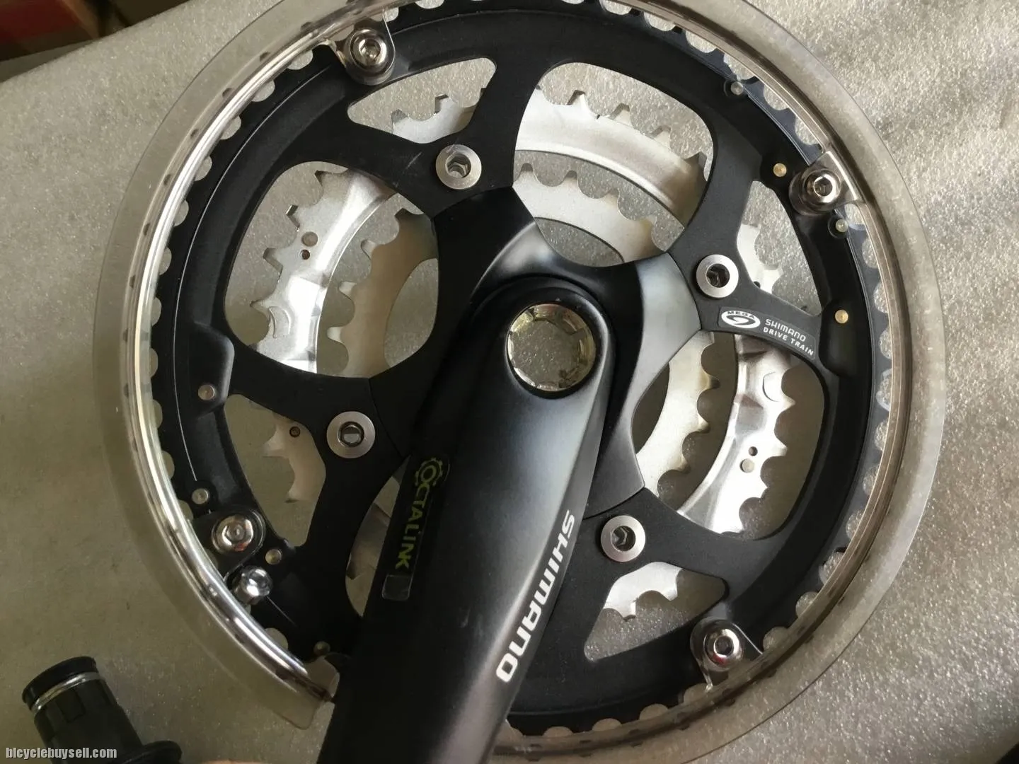 Shimano Octalink HalfHollow Crankset with BB | 26-36-48T @ free pos