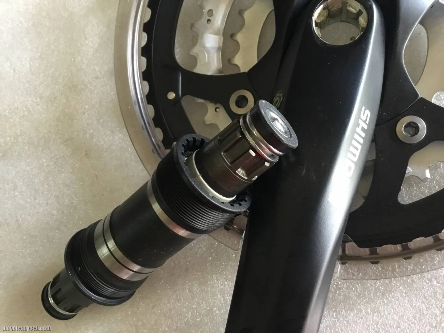 Shimano Octalink HalfHollow Crankset with BB | 26-36-48T @ free pos