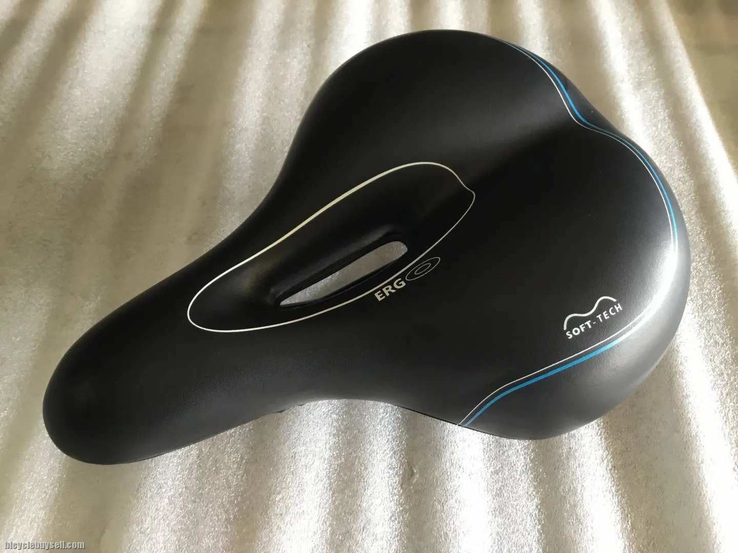 Bell Comfort Soft Hollow Technology Saddles @ free pos