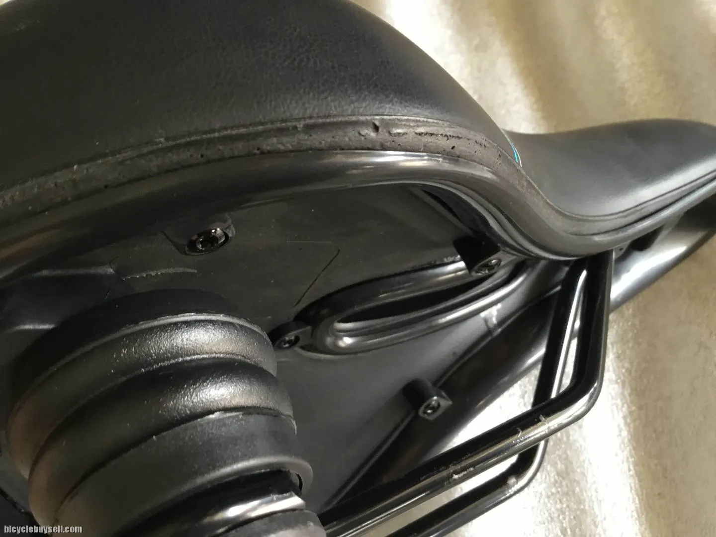 Bell Comfort Soft Hollow Technology Saddles @ free pos
