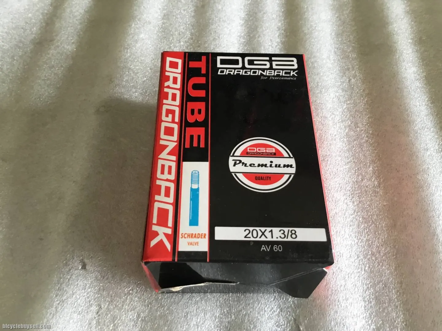 Dragonback Tube 20x1-3/8 | Schrader Valve 60mm @ free pos
