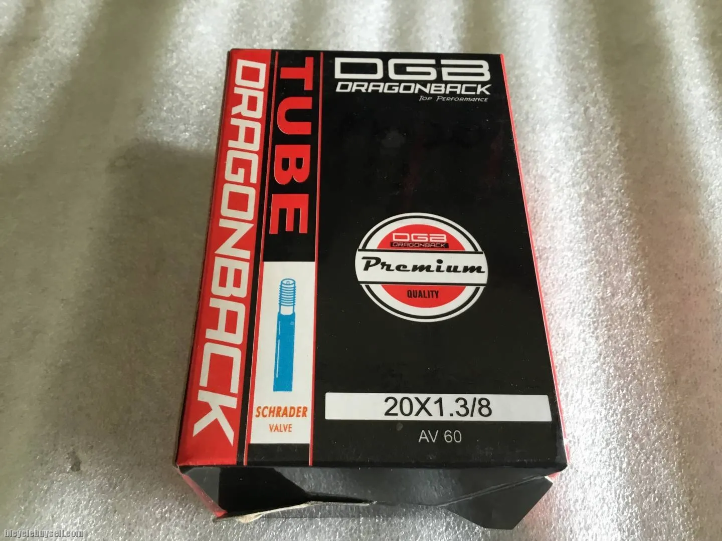 Dragonback Tube 20x1-3/8 | Schrader Valve 60mm @ free pos