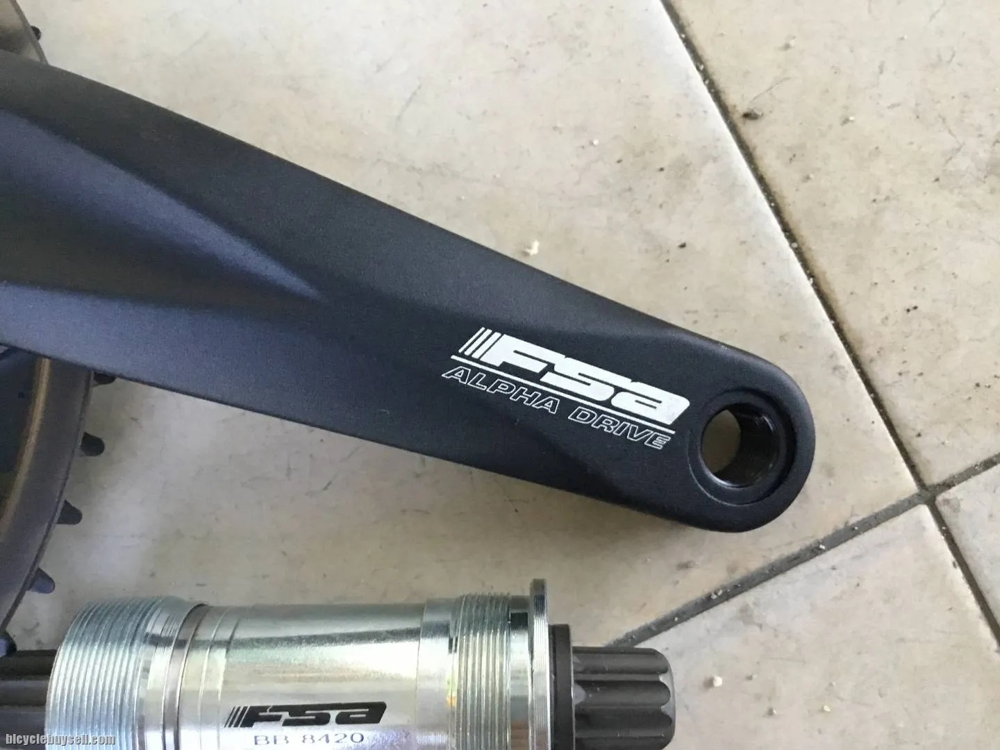 FSA Alpha Drive Seal Bearing IS Crankset With BB  (28-38-48T) -  free courier