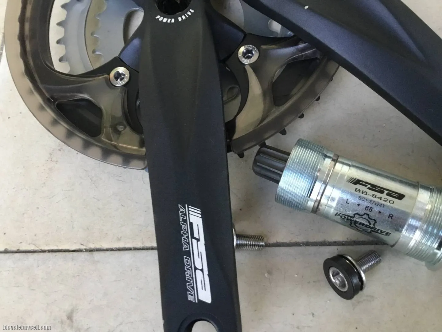 FSA Alpha Drive Seal Bearing IS Crankset With BB  (28-38-48T) -  free courier
