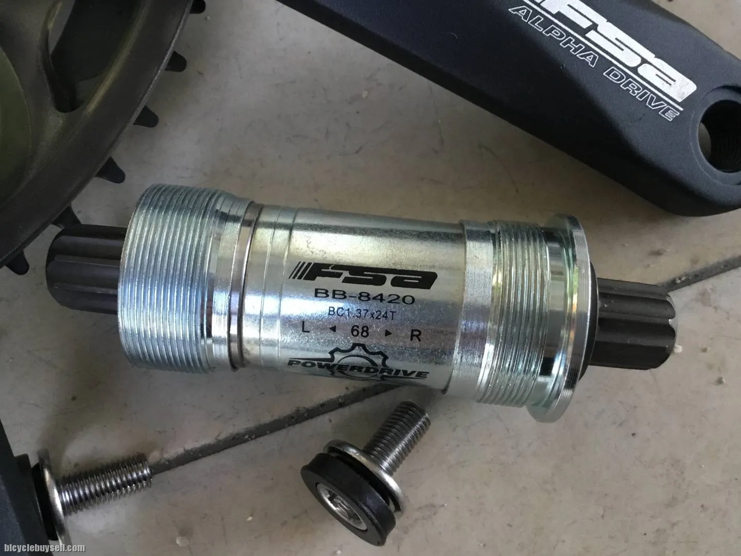 FSA Alpha Drive Seal Bearing IS Crankset With BB  (28-38-48T) -  free courier