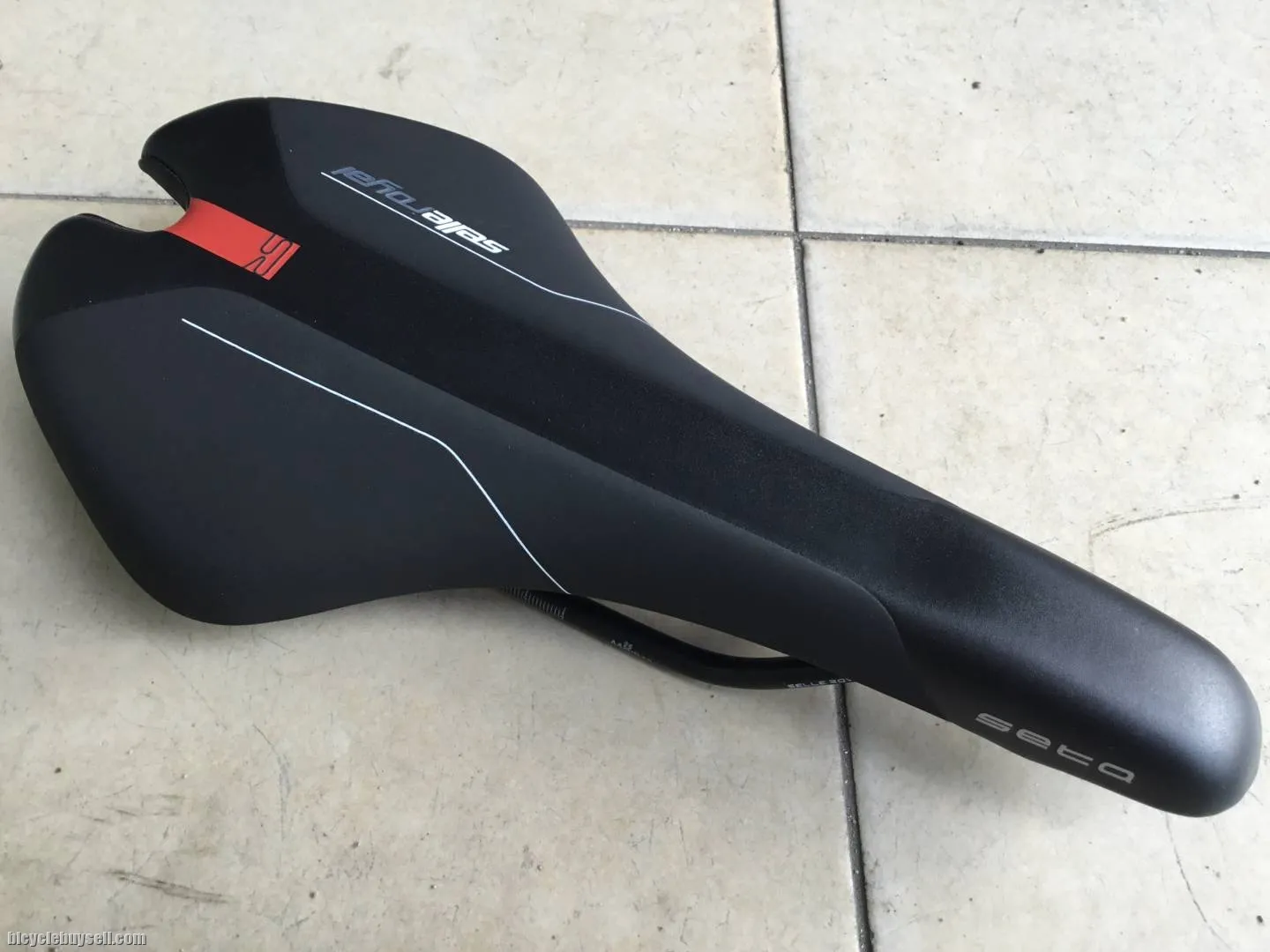Selle Royal Seta Performance Speed For Comfort -- free courier