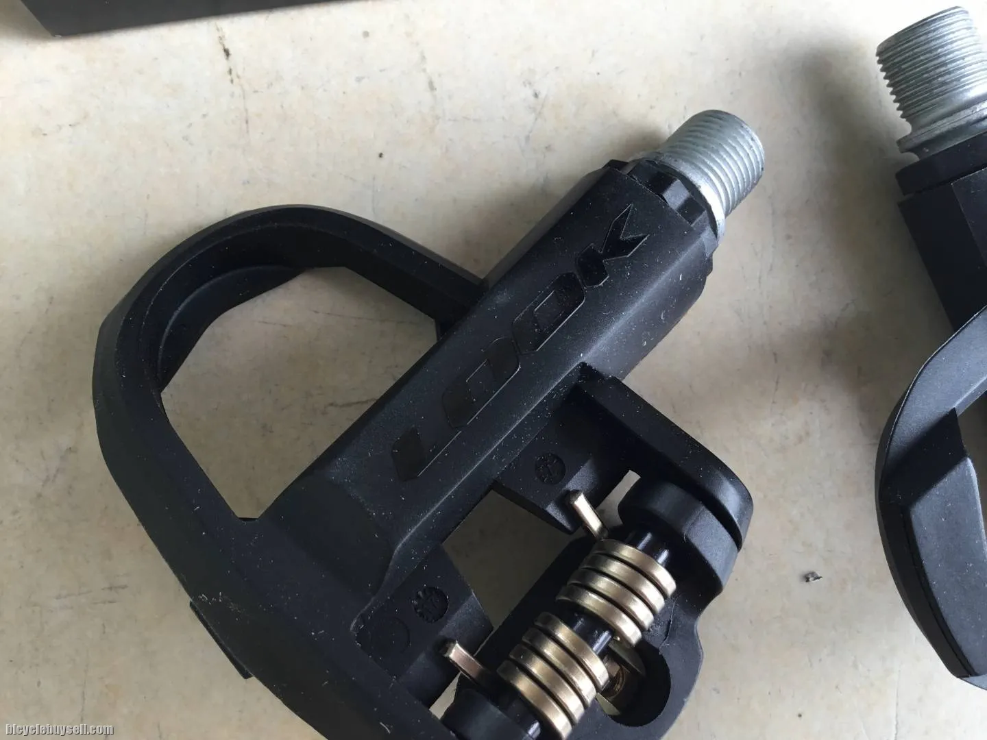 Look Keo Classic 3 Road Pedal Clip -- free Courier