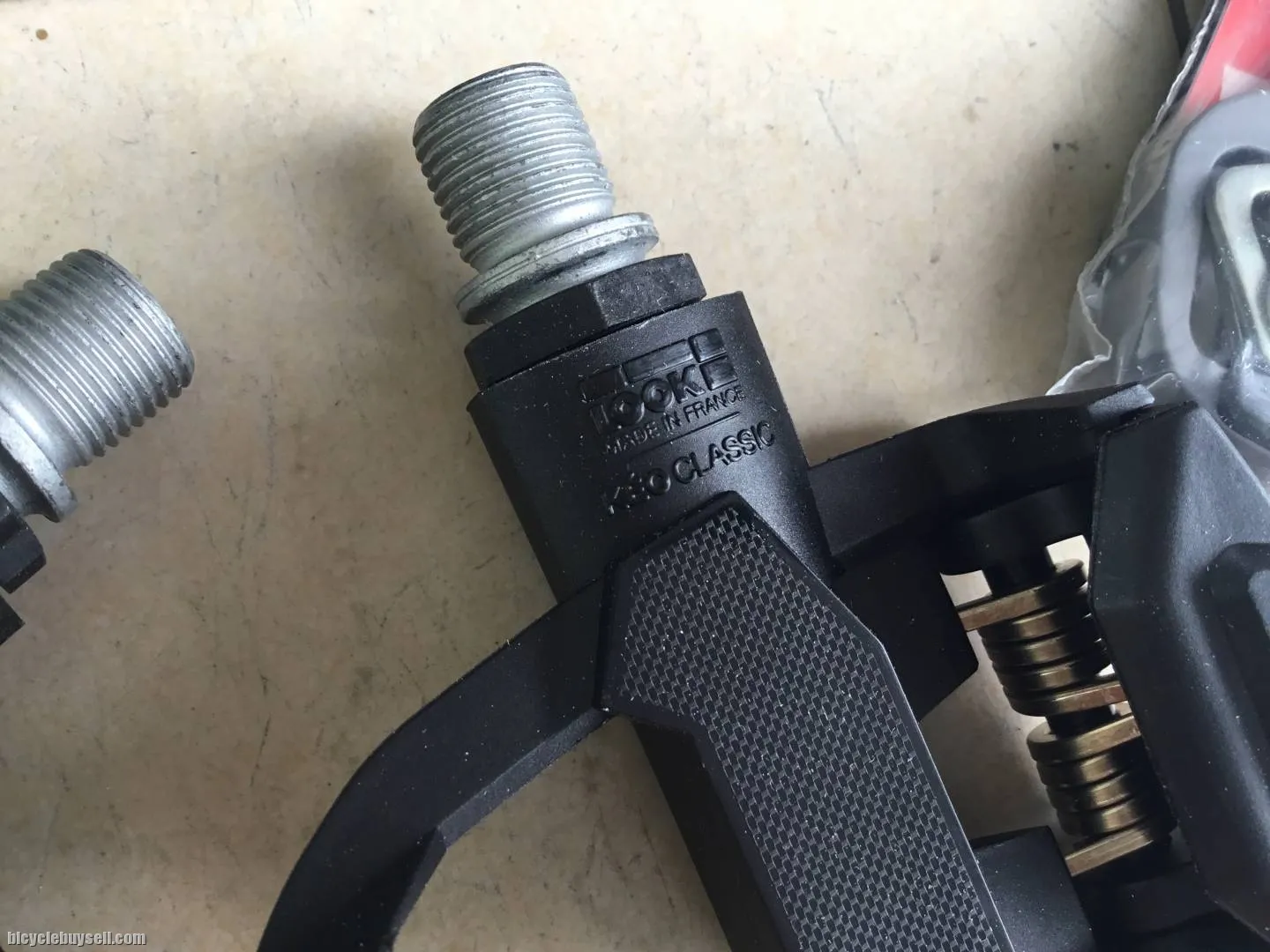 Look Keo Classic 3 Road Pedal Clip -- free Courier