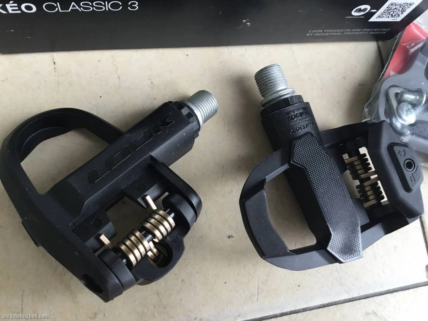 Look Keo Classic 3 Road Pedal Clip -- free Courier