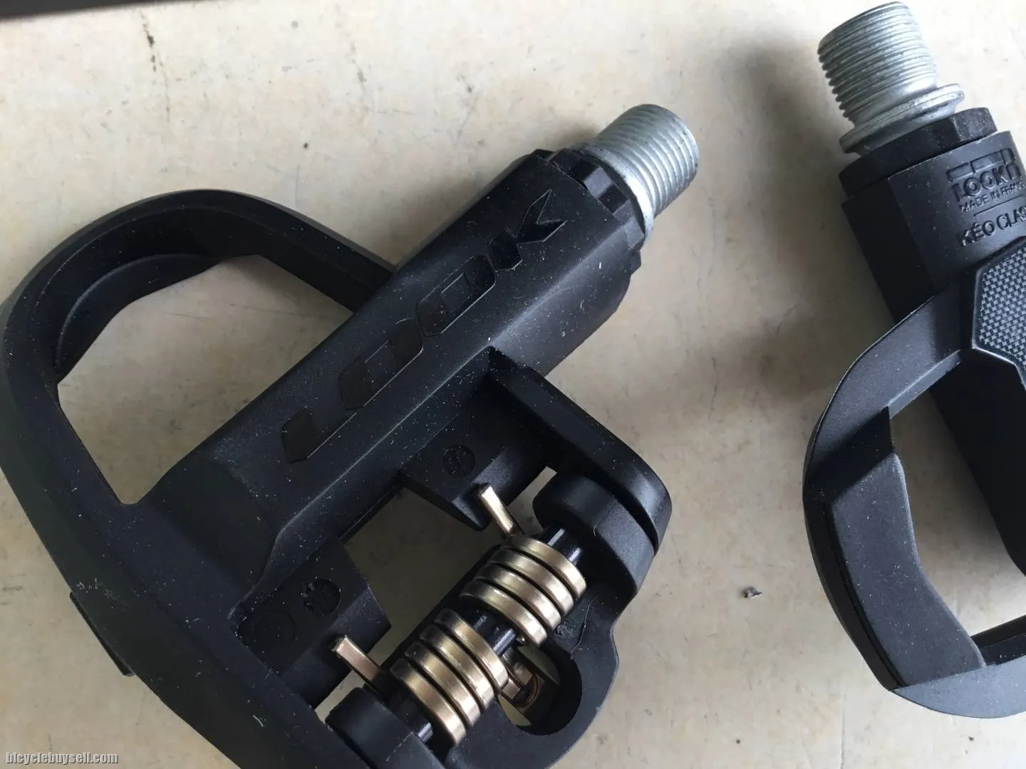 Look Keo Classic 3 Road Pedal Clip -- free Courier
