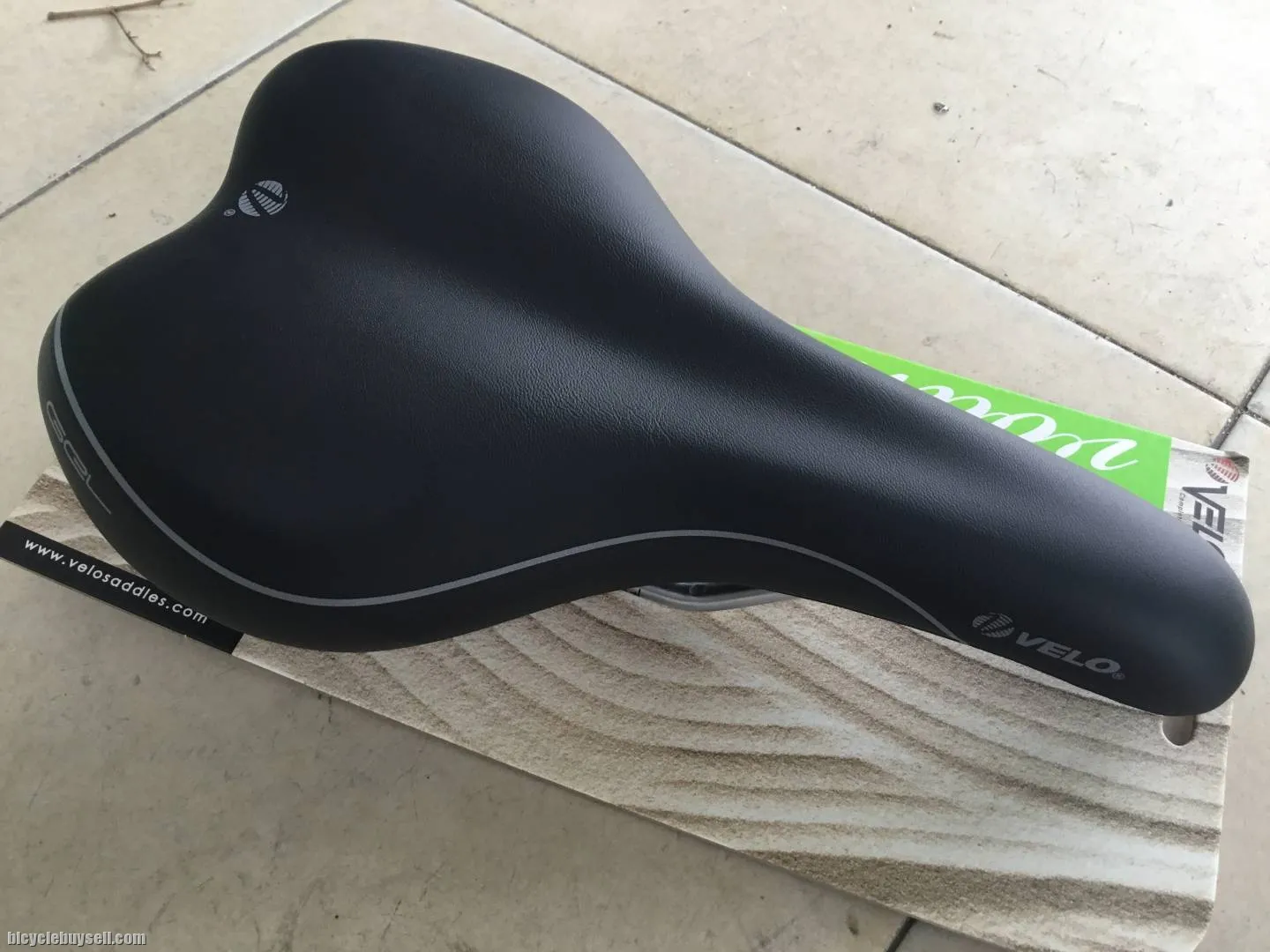 Velo Voam Glide Gel Saddles - Black -- free courier