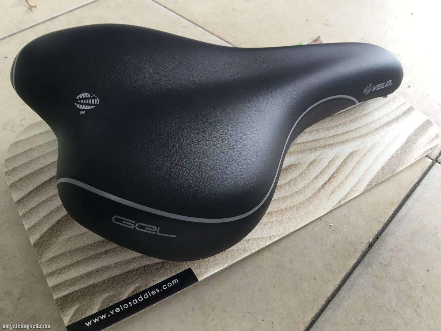 Velo Voam Glide Gel Saddles - Black -- free courier