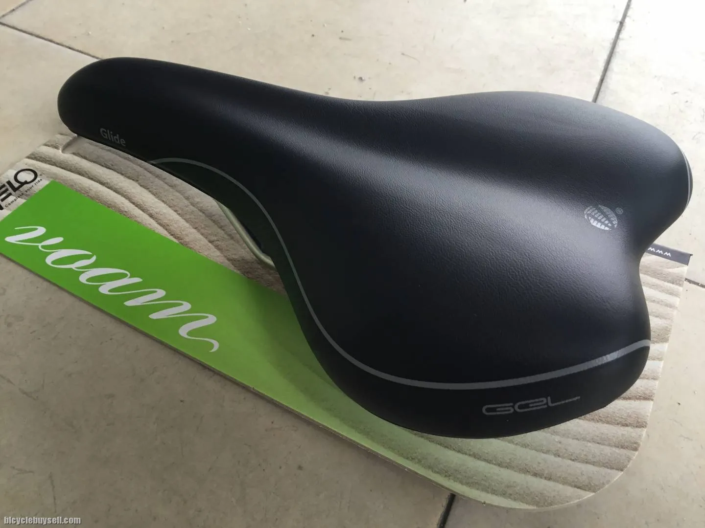 Velo Voam Glide Gel Saddles - Black -- free courier
