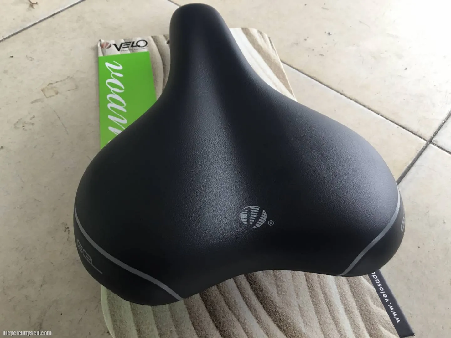 Velo Voam Glide Gel Saddles - Black -- free courier