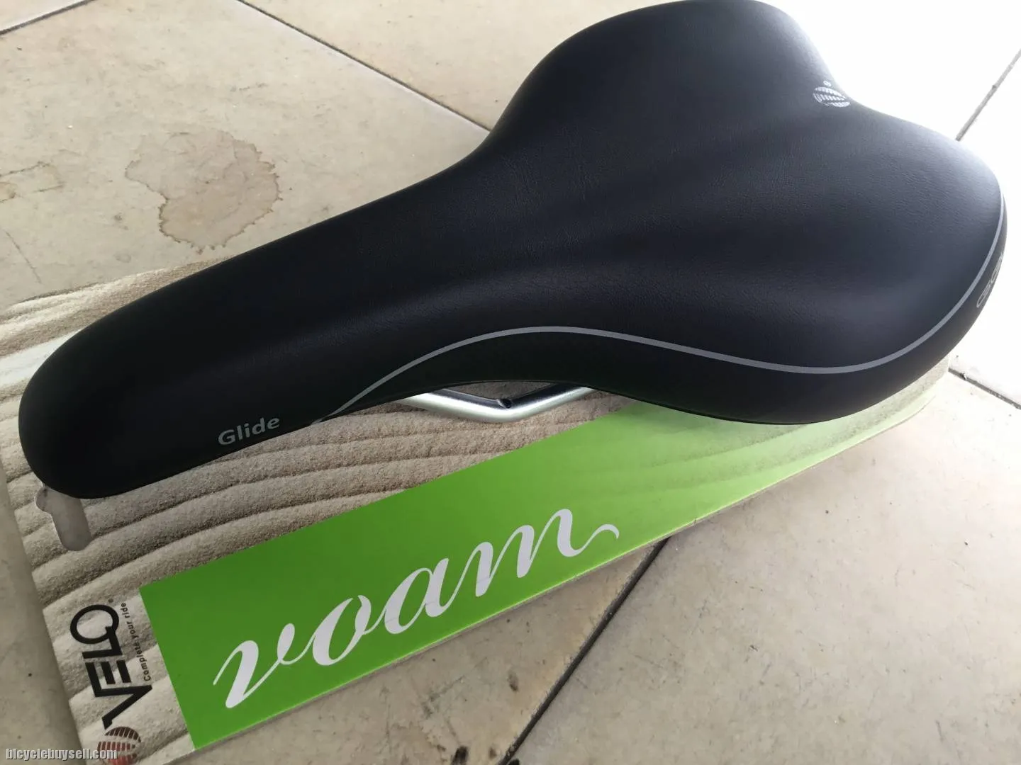 Velo Voam Glide Gel Saddles - Black -- free courier