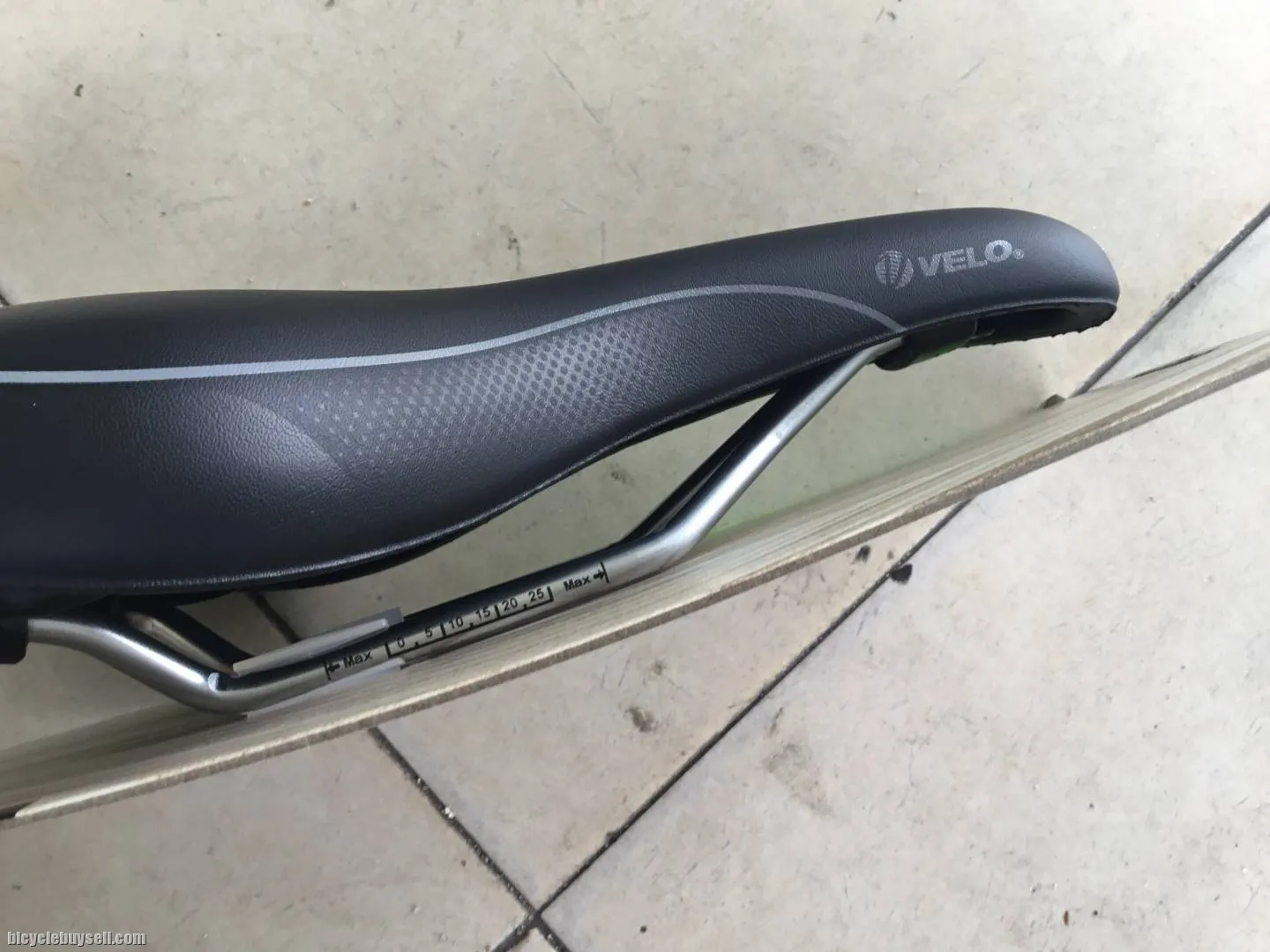 Velo Voam Glide Gel Saddles - Black -- free courier