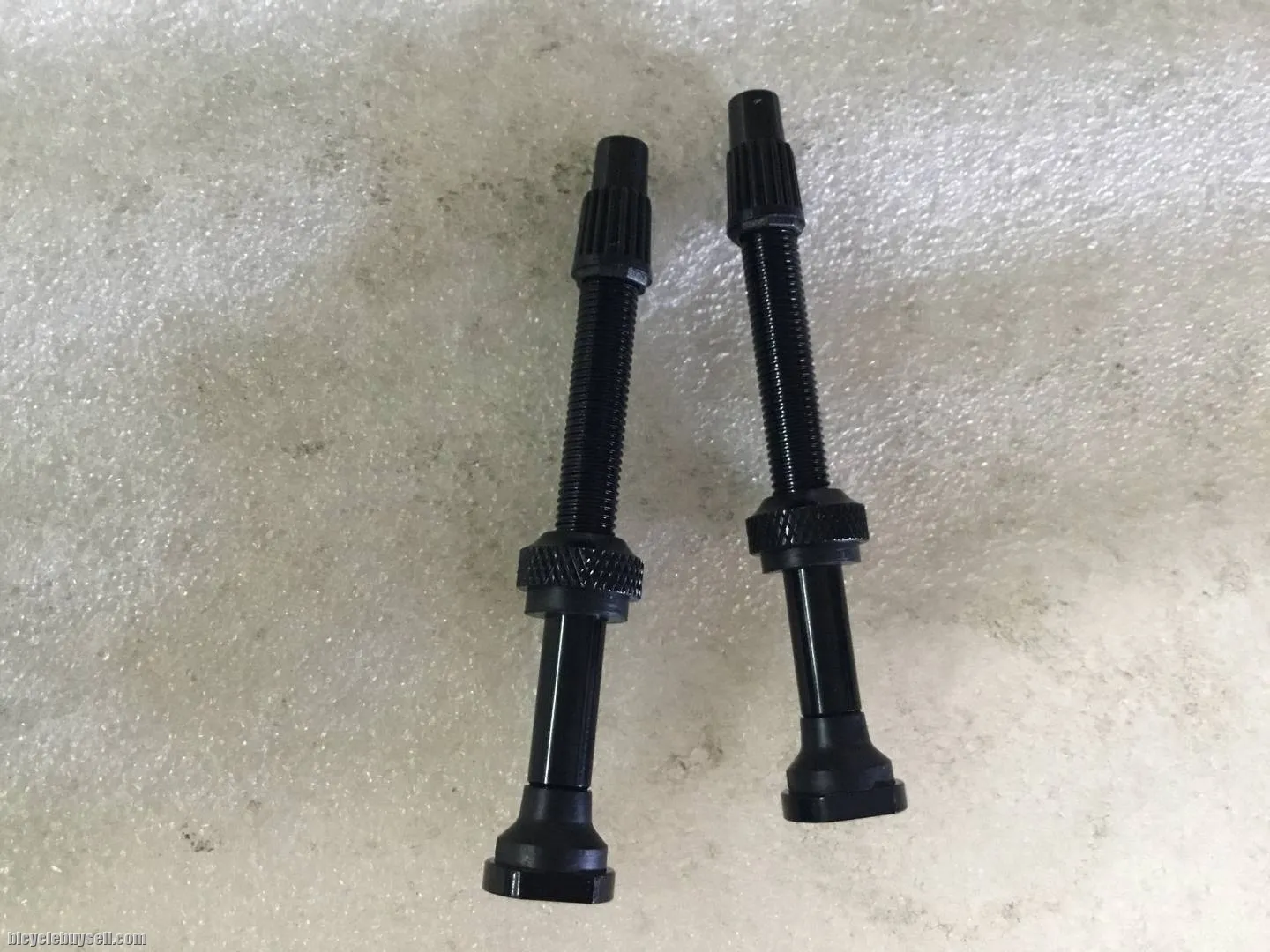 Geometric Tubeless Valve Kit 60mm | Black @ free pos