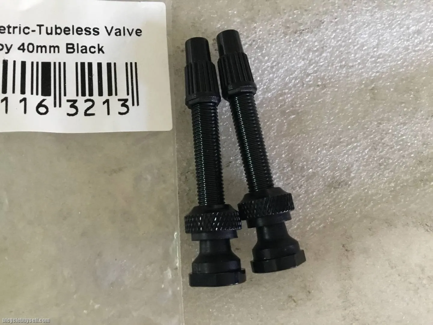 Geometric Tubeless Valve Kit 40mm | Black @ free pos