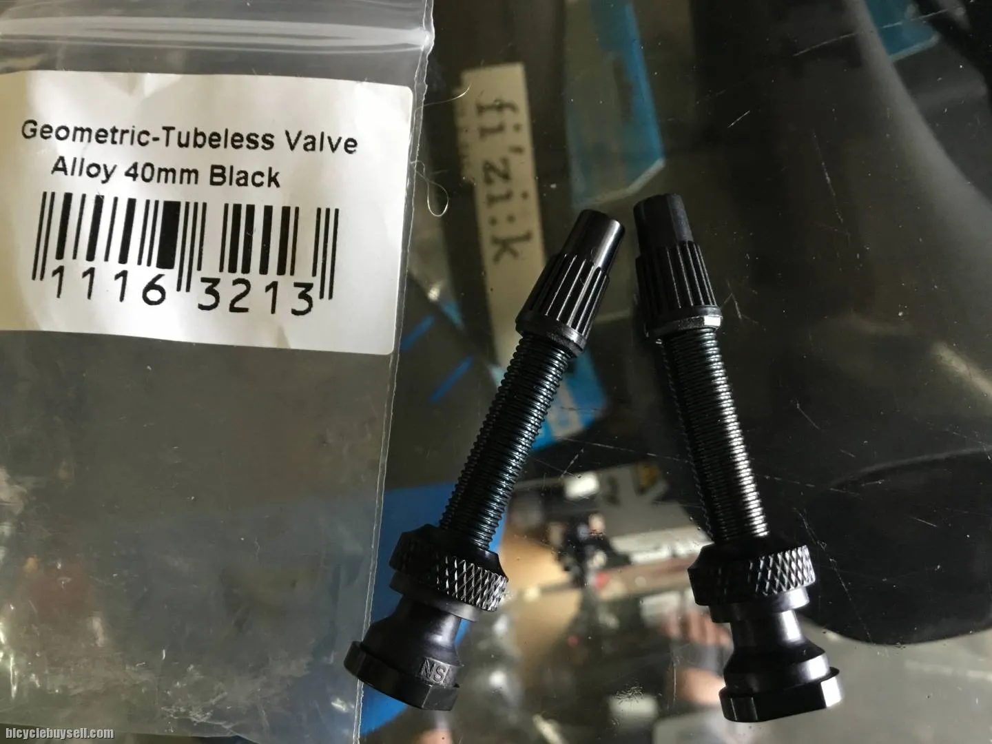 Geometric 40mm Tubeless Valve / Black Alloy / Taiwan  (free pos w.m)