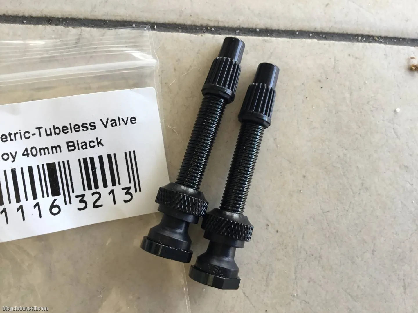 Geometric Tubeless Valve 40mm - Alloy Black - Taiwan Made -- free courier